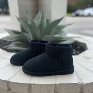 Brand New Emu Micro Stinger Boots in Midnight